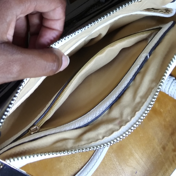 Michael Kors Small White Baguette Purse - Picture 4 of 7